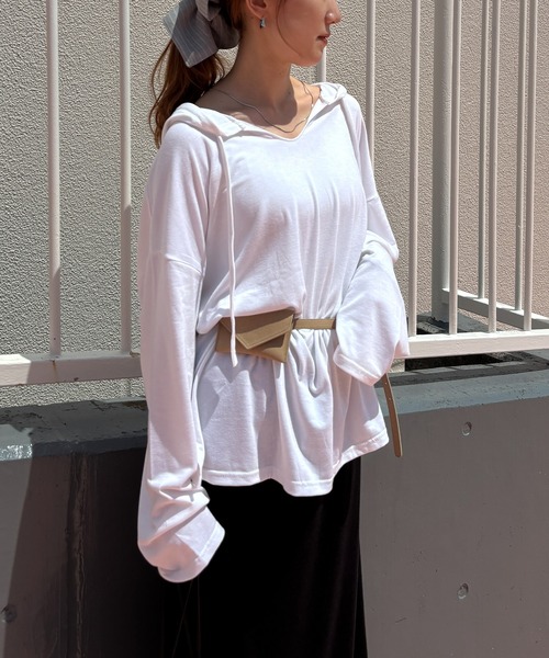 ISOOK（アイスー）の「【ISOOK / アイスー】フード付きカットソー / パーカー フーディ フード付きTシャツ 薄手 ロング丈 ロンT ルーズ チュニック オーバーサイズ Vネック ホワイト グレー 白 ZOZOTOWN限定（パーカー・レディース・グレー/ホワイト・FREE）」の3枚目の写真