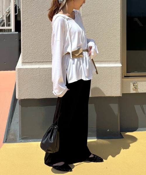 ISOOK（アイスー）の「【ISOOK / アイスー】フード付きカットソー / パーカー フーディ フード付きTシャツ 薄手 ロング丈 ロンT ルーズ チュニック オーバーサイズ Vネック ホワイト グレー 白 ZOZOTOWN限定（パーカー・レディース・グレー/ホワイト・FREE）」の5枚目の写真