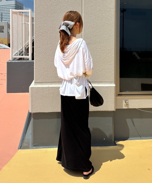 ISOOK（アイスー）の「【ISOOK / アイスー】フード付きカットソー / パーカー フーディ フード付きTシャツ 薄手 ロング丈 ロンT ルーズ チュニック オーバーサイズ Vネック ホワイト グレー 白 ZOZOTOWN限定（パーカー・レディース・グレー/ホワイト・FREE）」の12枚目の写真