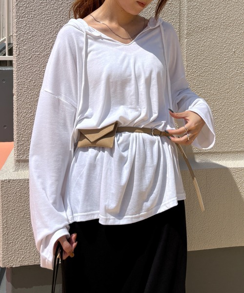 ISOOK（アイスー）の「【ISOOK / アイスー】フード付きカットソー / パーカー フーディ フード付きTシャツ 薄手 ロング丈 ロンT ルーズ チュニック オーバーサイズ Vネック ホワイト グレー 白 ZOZOTOWN限定（パーカー・レディース・グレー/ホワイト・FREE）」の18枚目の写真