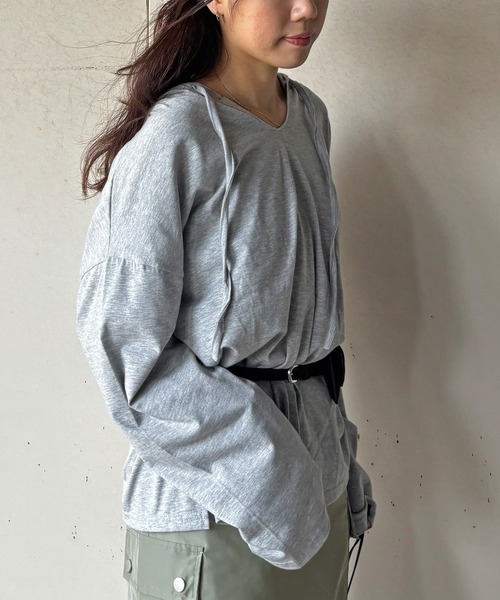 ISOOK（アイスー）の「【ISOOK / アイスー】フード付きカットソー / パーカー フーディ フード付きTシャツ 薄手 ロング丈 ロンT ルーズ チュニック オーバーサイズ Vネック ホワイト グレー 白 ZOZOTOWN限定（パーカー・レディース・グレー/ホワイト・FREE）」の22枚目の写真