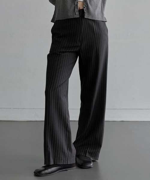 UNE MANSION（ユヌマンション）の「【UNE ORIGINAL】【低身長 / 高身長用 サイズ＆丈が選べるスラックス , 男女兼用/UNISEX】】【 3color ／ ３size／ 3lengths 】【 足長効果あり】ベーシックストライプワイドスラックス（スラックス・レディース・グレー/ブラック/ネイビー・L-Short/M-Long/M-Short/S-Long/S-Regular/S-Short/M-Regular/L-Long/L-Regular）」の2枚目の写真