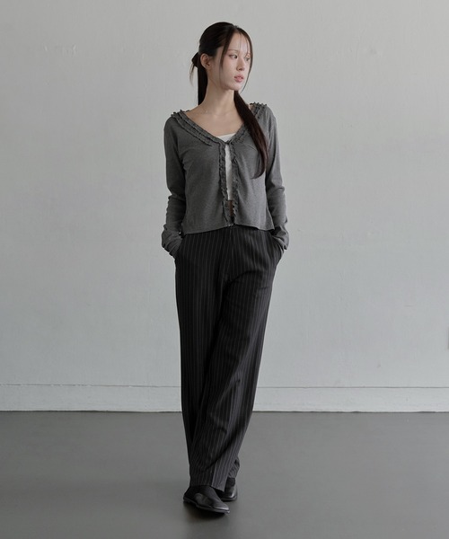 UNE MANSION（ユヌマンション）の「【UNE ORIGINAL】【低身長 / 高身長用 サイズ＆丈が選べるスラックス , 男女兼用/UNISEX】】【 3color ／ ３size／ 3lengths 】【 足長効果あり】ベーシックストライプワイドスラックス（スラックス・レディース・グレー/ブラック/ネイビー・L-Short/M-Long/M-Short/S-Long/S-Regular/S-Short/M-Regular/L-Long/L-Regular）」の4枚目の写真