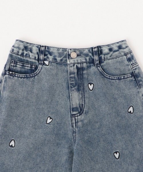 by LOVEiT（バイラビット）の「【Cuugal8月号掲載】ハート刺しゅうパンツ（デニムパンツ・キッズ・ブルー・120cm/130cm/140cm/160cm/150cm）」の5枚目の写真