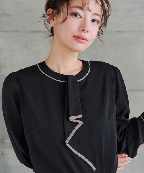 Tiaclasse(ティアクラッセ)の「【2WAY】取り外し可能な?配色パイピングボウタイブラウス(シャツ/ブラウス・レディース・ホワイト系/グレー系/ブラック系/グレー系1・XXL/XL)」の21枚目の写真