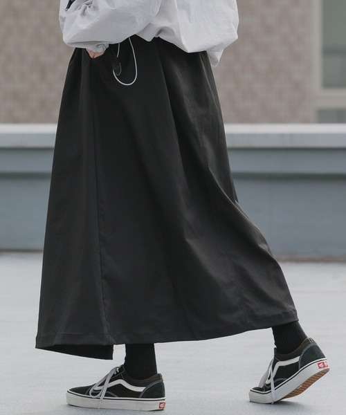 Long Skirt with Belt and Two-Tuck Design / ベルト付き ツータック
