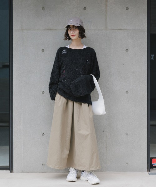 AO2（アオズ）の「Long Skirt with Belt and Two-Tuck Design / ベルト付き ツータックデザインロングスカート（スカート・レディース・グリーン/ホワイト/ブラック・FREE）」の22枚目の写真
