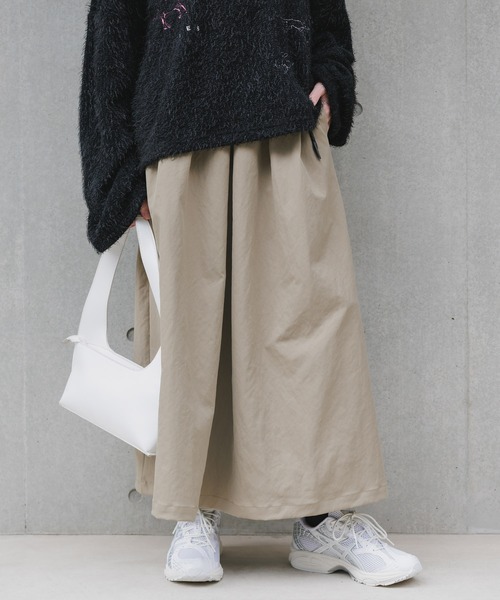 AO2（アオズ）の「Long Skirt with Belt and Two-Tuck Design / ベルト付き ツータックデザインロングスカート（スカート・レディース・グリーン/ホワイト/ブラック・FREE）」の19枚目の写真