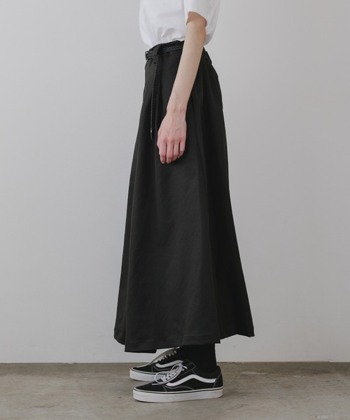 Long Skirt with Belt and Two-Tuck Design / ベルト付き ツータック