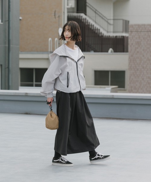 AO2（アオズ）の「Long Skirt with Belt and Two-Tuck Design / ベルト付き ツータックデザインロングスカート（スカート・レディース・グリーン/ホワイト/ブラック・FREE）」の18枚目の写真