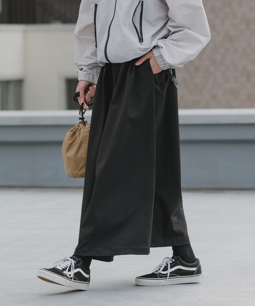 AO2（アオズ）の「Long Skirt with Belt and Two-Tuck Design / ベルト付き ツータックデザインロングスカート（スカート・レディース・グリーン/ホワイト/ブラック・FREE）」の13枚目の写真