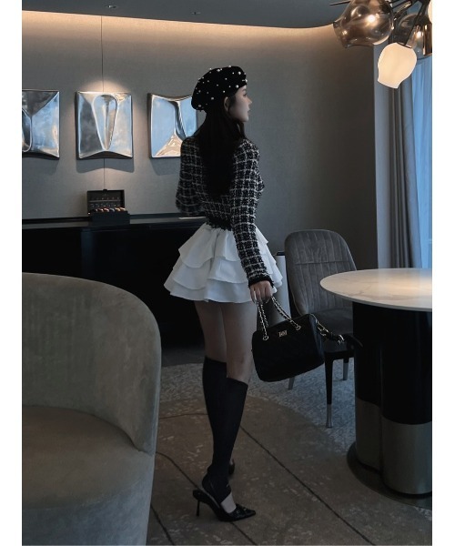 Darich（ダーリッチ）の「ボリュームフリルツイードニットミニワンピース（ワンピース・レディース・ブラウン/ネイビー/ブラック・FREE/FL）」の6枚目の写真