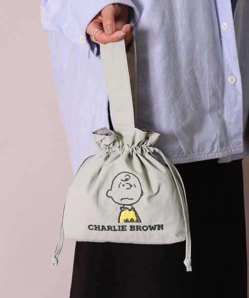 PEANUTS(ピーナッツ)の「(ACT)【PEANUTS】アップリケ 刺繍 ナイロン 巾着バッグ(ハンドバッグ・レディース・ミント/ブラック/サックスブルー/スモークピンク/グレー・ONE SIZE)」の3枚目の写真