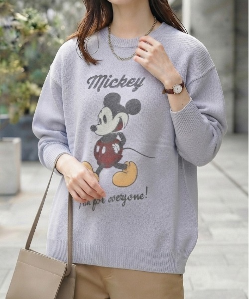 MICKEY MOUSE(ミッキーマウス)の「【DISNEY/ディズニー】ミッキーマウス柄プリント ニットクルーネック(ニット/セーター・レディース・アイボリー/グレイッシュベージュ/サックスブルー/スミクロ・MEDIUM/LARGE)」の1枚目の写真