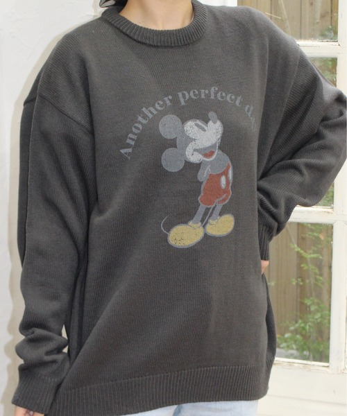 MICKEY MOUSE(ミッキーマウス)の「【DISNEY/ディズニー】ミッキーマウス柄プリント ニットクルーネック(ニット/セーター・レディース・アイボリー/グレイッシュベージュ/サックスブルー/スミクロ・MEDIUM/LARGE)」の3枚目の写真