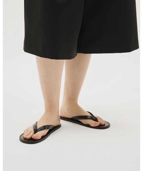 TODAYFUL(トゥデイフル)の「Leather Thong Sandals(サンダル・レディース・キナリ/ブラック/ダークブラウン・36inch/38inch/37inch)」の5枚目の写真