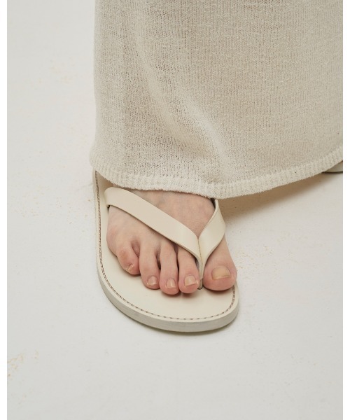 TODAYFUL(トゥデイフル)の「Leather Thong Sandals(サンダル・レディース・キナリ/ブラック/ダークブラウン・36inch/38inch/37inch)」の10枚目の写真