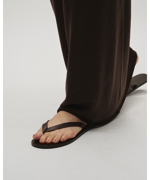 TODAYFUL(トゥデイフル)の「Leather Thong Sandals(サンダル・レディース・キナリ/ブラック/ダークブラウン・36inch/38inch/37inch)」の13枚目の写真