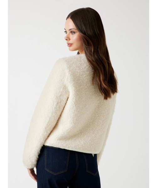 Guess（ゲス）の「IVANA Fuax Fur Buttoned Jacket ジャケット  （ノーカラージャケット・レディース・ブラック/ホワイト系その他・SMALL/LARGE/MEDIUM/X-SMALL）」の3枚目の写真