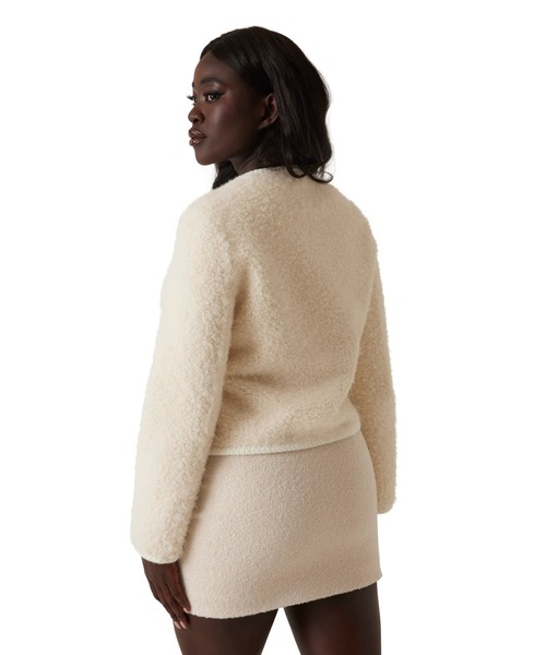 Guess（ゲス）の「IVANA Fuax Fur Buttoned Jacket ジャケット  （ノーカラージャケット・レディース・ブラック/ホワイト系その他・SMALL/LARGE/MEDIUM/X-SMALL）」の8枚目の写真