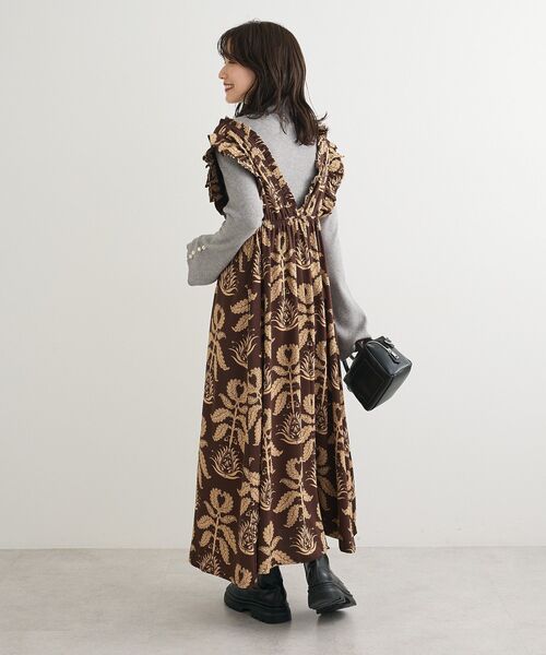 ESCAR（エスカー）の「■ESCAR ボタニカルptフリルエプロンワンピース（ワンピース・レディース・ブラウン/ブラック・FREE）」の13枚目の写真