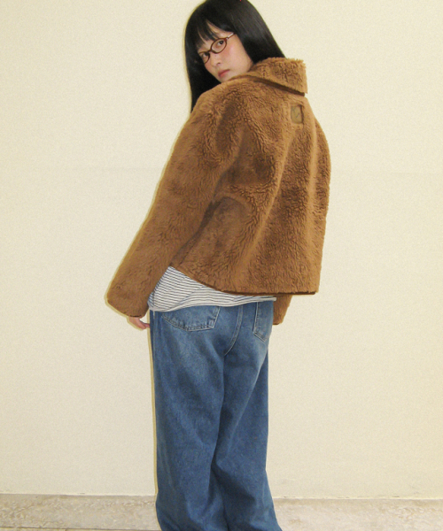 RONRON（ロンロン）の「DUMBLE SHORT DUFFLE MUSTANG JACKET BROWN（ムートンコート・レディース・その他・FREE）」の2枚目の写真
