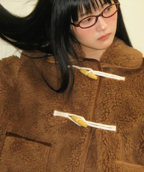 RONRON（ロンロン）の「DUMBLE SHORT DUFFLE MUSTANG JACKET BROWN（ムートンコート・レディース・その他・FREE）」の3枚目の写真