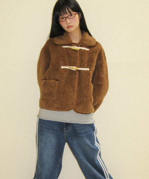 RONRON（ロンロン）の「DUMBLE SHORT DUFFLE MUSTANG JACKET BROWN（ムートンコート・レディース・その他・FREE）」の4枚目の写真
