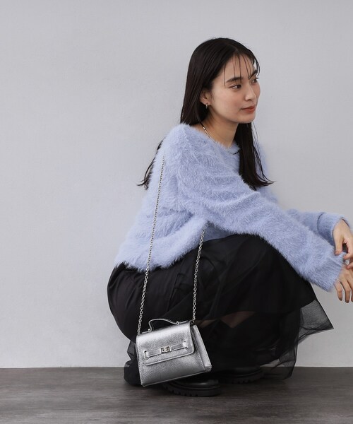 OPAQUE.CLIP（オペークドットクリップ）の「シャイニー合皮スクエアデザインチェーンミニショルダーバッグ（ショルダーバッグ・レディース・ピンクゴールド/シルバー系その他/シルバー/ベビーピンク・00）」の4枚目の写真