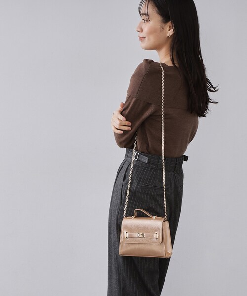 OPAQUE.CLIP（オペークドットクリップ）の「シャイニー合皮スクエアデザインチェーンミニショルダーバッグ（ショルダーバッグ・レディース・ピンクゴールド/シルバー系その他/シルバー/ベビーピンク・00）」の5枚目の写真