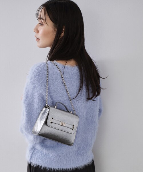 OPAQUE.CLIP（オペークドットクリップ）の「シャイニー合皮スクエアデザインチェーンミニショルダーバッグ（ショルダーバッグ・レディース・ピンクゴールド/シルバー系その他/シルバー/ベビーピンク・00）」の9枚目の写真