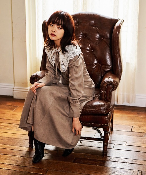 mysty woman（ミスティウーマン）の「レース襟付き微起毛ワンピース 613484（ワンピース・レディース・ベージュ/ブラック/グレー・FREE）」の3枚目の写真