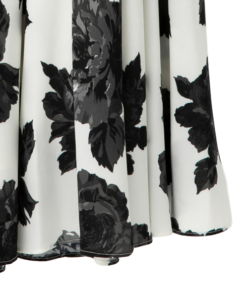 Tiara（ティアラ）の「オールドローズプリントサイドタックサーキュラースカート（スカート・レディース・ネイビー/オフホワイト・2/3）」の11枚目の写真