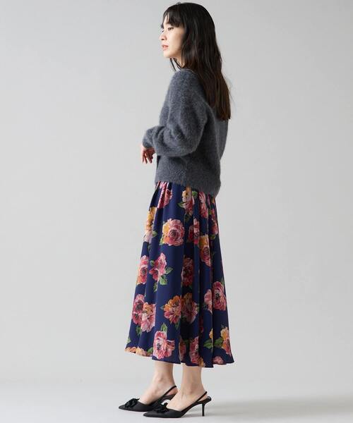 Tiara（ティアラ）の「オールドローズプリントサイドタックサーキュラースカート（スカート・レディース・ネイビー/オフホワイト・2/3）」の17枚目の写真