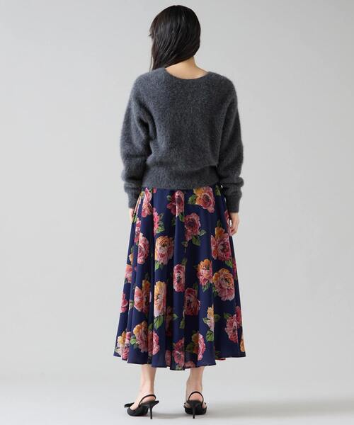 Tiara（ティアラ）の「オールドローズプリントサイドタックサーキュラースカート（スカート・レディース・ネイビー/オフホワイト・2/3）」の18枚目の写真