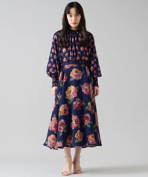 Tiara（ティアラ）の「オールドローズプリントサイドタックサーキュラースカート（スカート・レディース・ネイビー/オフホワイト・2/3）」の21枚目の写真