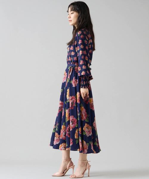 Tiara（ティアラ）の「オールドローズプリントサイドタックサーキュラースカート（スカート・レディース・ネイビー/オフホワイト・2/3）」の22枚目の写真