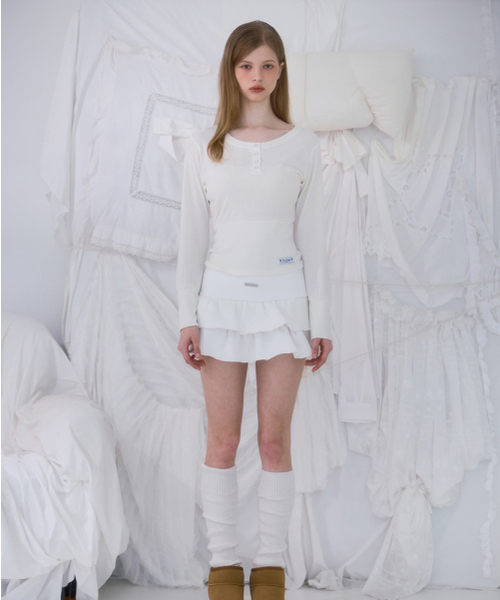 ROSEFRANTZ（ロゼフランツ）の「Eyelet Henley-neck Long Sleeve [Ivory]（Tシャツ/カットソー・レディース・アイボリー・OS）」の2枚目の写真