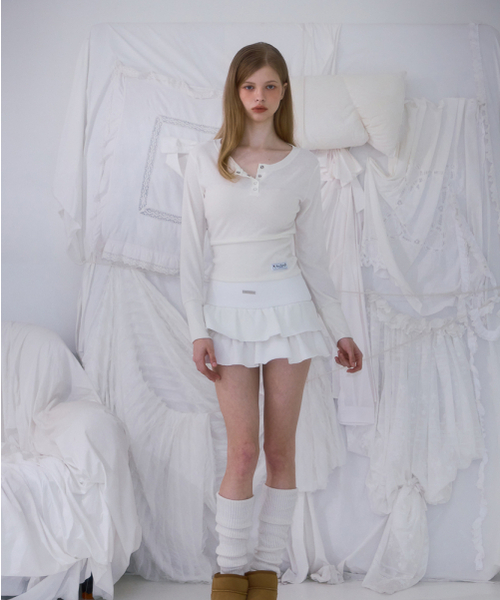 ROSEFRANTZ（ロゼフランツ）の「Eyelet Henley-neck Long Sleeve [Ivory]（Tシャツ/カットソー・レディース・アイボリー・OS）」の5枚目の写真