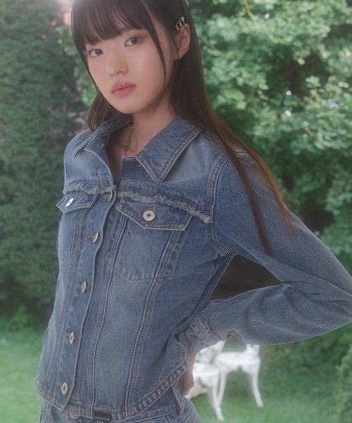 ZIZEMUSEUM(ジゼミュージアム)の「DENIM CURVED FRINGE JACKET (BLUE)(デニムジャケット・レディース・その他・SMALL/MEDIUM)」の1枚目の写真