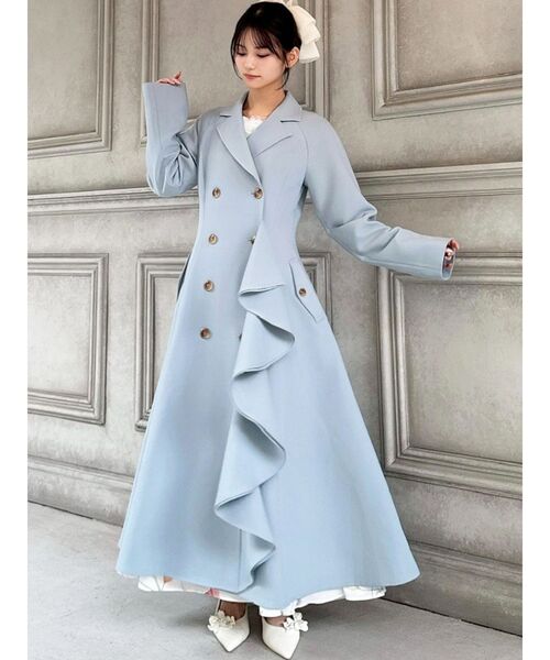 RESEXXY(リゼクシー)の「カスケードフレアロングコート(トレンチコート・レディース・ベージュ/アイボリー/ブルー・FREE)」の4枚目の写真