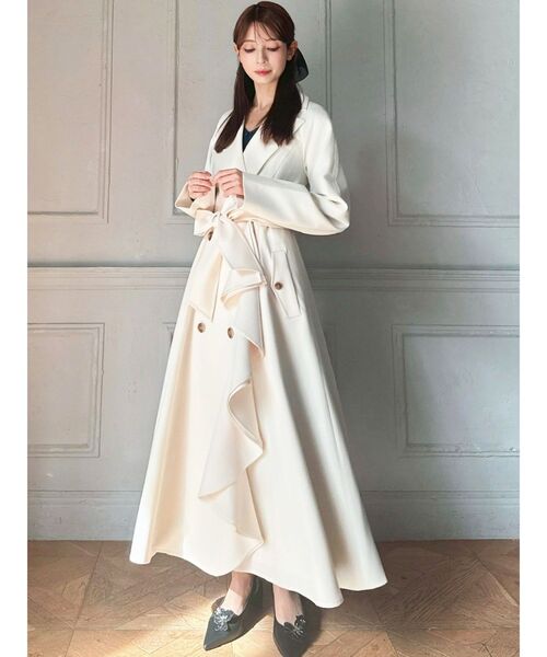 RESEXXY（リゼクシー）の「カスケードフレアロングコート（トレンチコート・レディース・ベージュ/アイボリー/ブルー・FREE）」の7枚目の写真