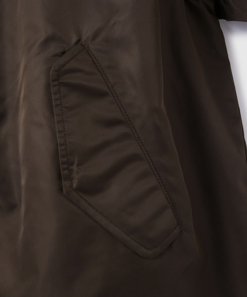 VICKY（ビッキー）の「ボアライナーツキナイロンフーディブルゾン≪洗濯機で洗える≫（ブルゾン・レディース・カーキ/ダークグレー・M）」の8枚目の写真