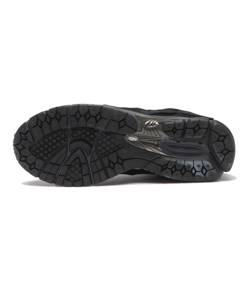 NEW BALANCE(ニューバランス)の「2002 U20023MB(スニーカー・メンズ・ブラック・27.5cm/27.0cm/26.5cm/26.0cm/30.0cm/29.0cm/28.5cm/28.0cm/25.5cm/25.0cm/24.5cm/24.0cm/23.5cm/23.0cm/22.5cm)」の2枚目の写真