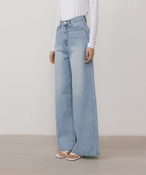 LUCIR ZU（ルシールズ）の「High Waist Wide Jeans (light blue)（デニムパンツ・レディース・その他・S/M）」の2枚目の写真