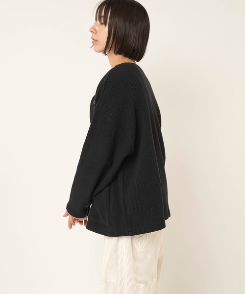 RNA-N（アールエヌエーエヌ）の「M2601 W FACEビッグスナップカーディガン（カーディガン/ボレロ・レディース・グリーン/ブラック/キナリ・FREE）」の7枚目の写真