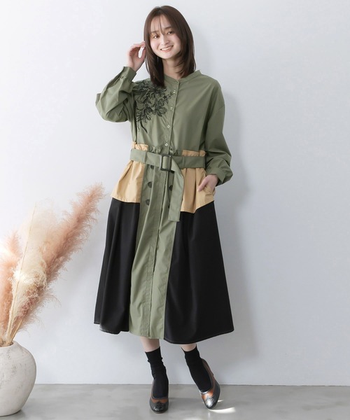 iS ScoLar(イズスカラー)の「561201:花刺繍トレンチコート風 異素材切替ワンピース(ワンピース・レディース・カーキ/ブラック/アイボリー・M)」の3枚目の写真
