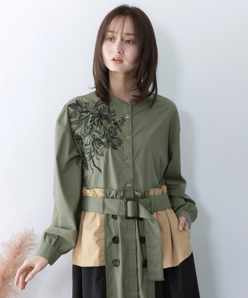 iS ScoLar(イズスカラー)の「561201:花刺繍トレンチコート風 異素材切替ワンピース(ワンピース・レディース・カーキ/ブラック/アイボリー・M)」の4枚目の写真
