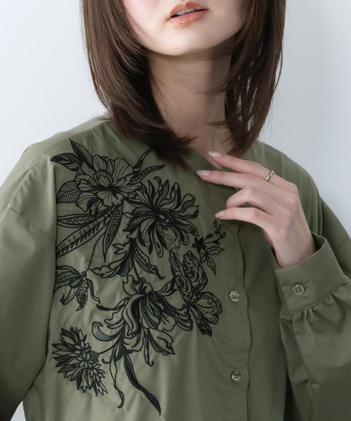 iS ScoLar(イズスカラー)の「561201:花刺繍トレンチコート風 異素材切替ワンピース(ワンピース・レディース・カーキ/ブラック/アイボリー・M)」の9枚目の写真