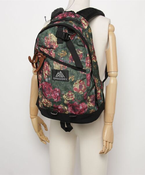 GREGORY(グレゴリー)の「デイパック DAYPACK ボタニカルタペストリー(バックパック/リュック・メンズ・レッド系その他・ONE SIZE)」の2枚目の写真